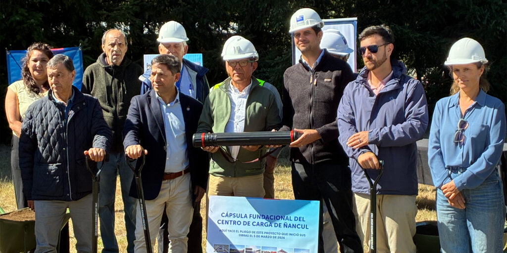 autoridades con la capsula en sus manos